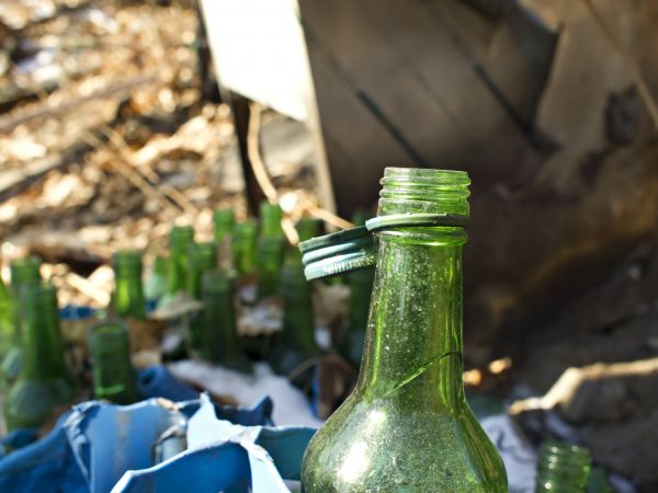 Polacy wstydzą się oddawania butelek zwrotnych do sklepów